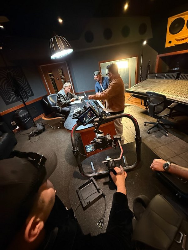 AtellaGali y Carlos Baute Colgando en tus manos