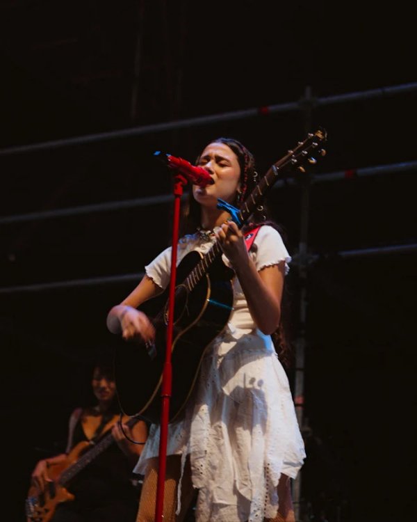Joaquina y Sebastian Yatra en Barcelona