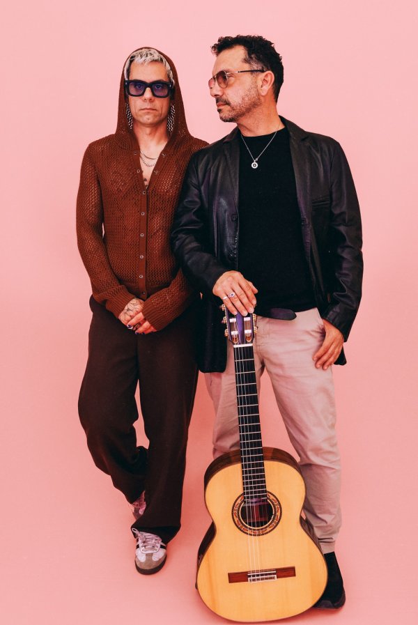 CAREY Y MUERDO